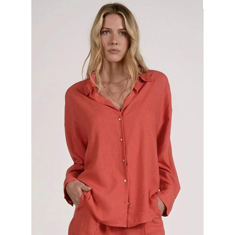NEW ELAN collard button down top in red